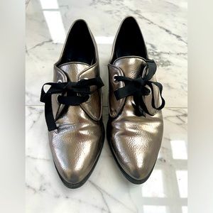 Silver loafers with ribbon laces !